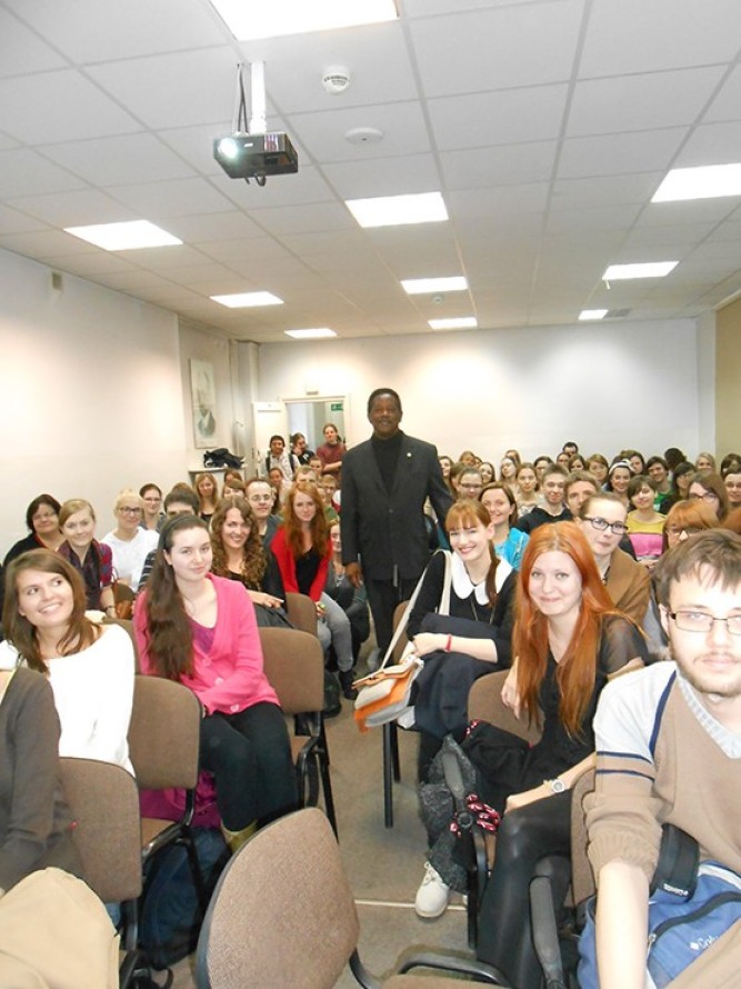 A presentation, October 26, 2012, coordinated by my dear friend and colleague Professor Ewa Luczak of the American Literature Department, University of Warsaw. The audience included students (bachelor - doctorate candidates), faculty, and members of the Poland Fulbright office.